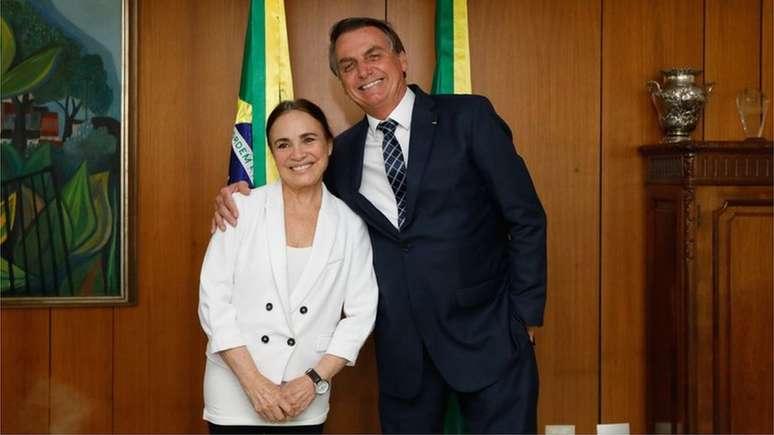 Anúncio da saída foi feito em vídeo em que a atriz aparece ao lado do presidente e divulgado nas redes sociais