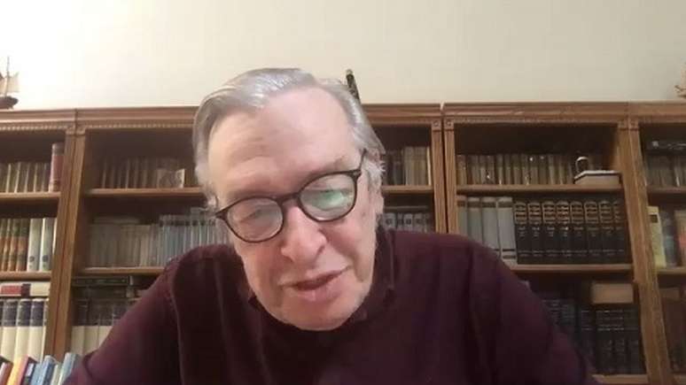 Olavo de Carvalho responde que n&atilde;o se considera um tradicionalista, mas 'um Olavista'