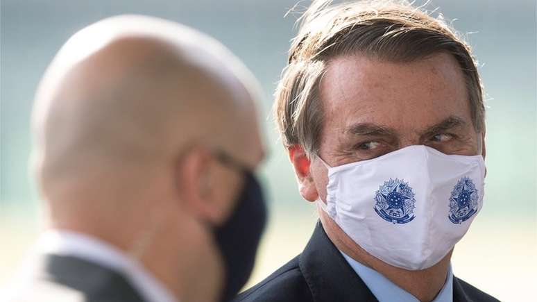 Bolsonaro vive seu momento mais dif&iacute;cil no poder, pressionado pela pandemia de coronav&iacute;rus e acusa&ccedil;&otilde;es na Justi&ccedil;a