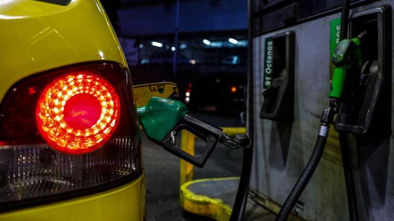 Gasolina passa por severo racionamento na Venezuela