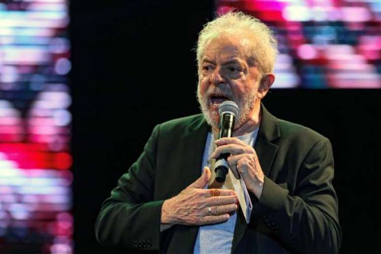 Lula chama de 'pirotecnia' reclamação de Moro sobre suposta interferência na PF
