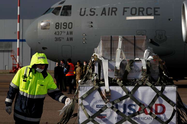 Avião militar norte-americano que levou ajuda médica para Rússia, no aeroporto de Moscou
21/05/2020
REUTERS/Evgenia Novozhenina/Pool