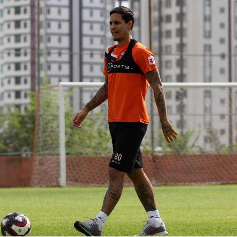 Ex-São Paulo, Roni fala sobre o retorno dos treinamentos na Turquia