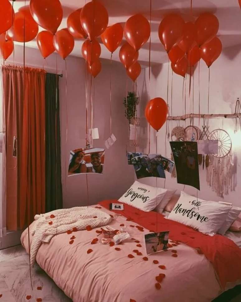 44. Comemorem cercados de boas lembranças no quarto decorado dia dos namorados. Fonte: Genvhsis