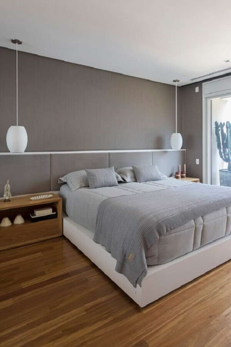 35. Decora&ccedil;&atilde;o clean com cabeceira casal cinza grande &ndash; Foto; Casa de Valentina