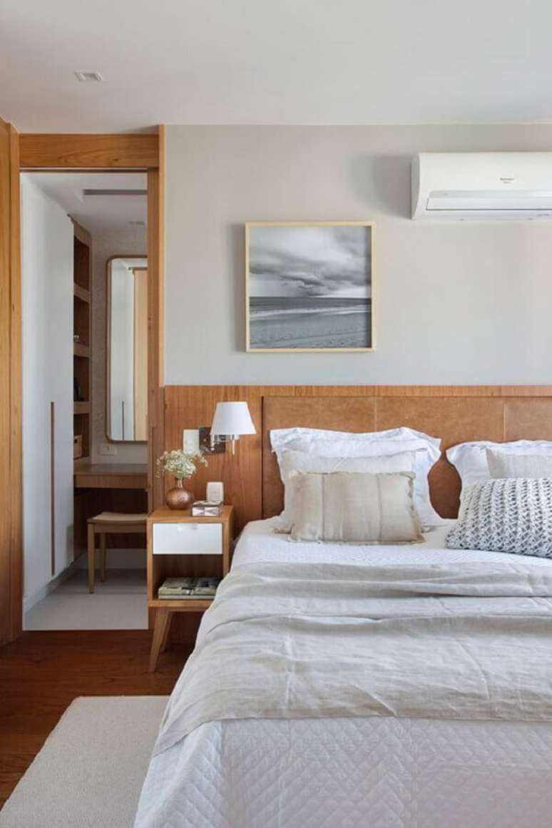 64. Decora&ccedil;&atilde;o para quarto com cabeceira casal madeira &ndash; Foto: Casa de Valentina