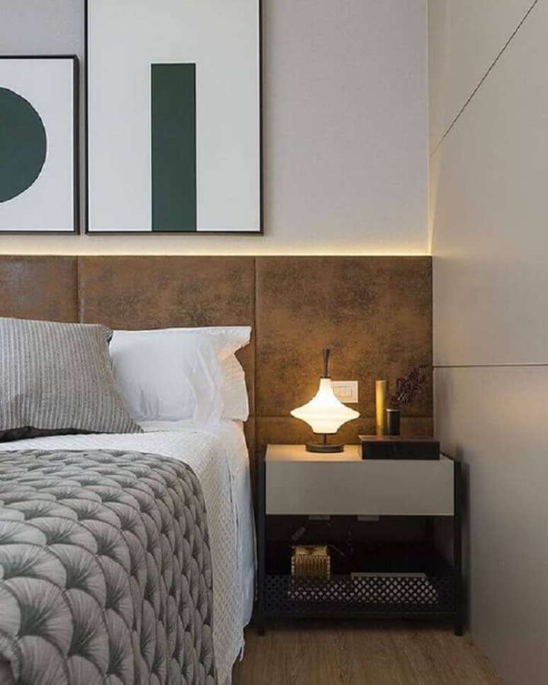 95. Quarto planejado com cabeceiras casal marrom &ndash; Foto: Barbara Dundes ARCH + Design