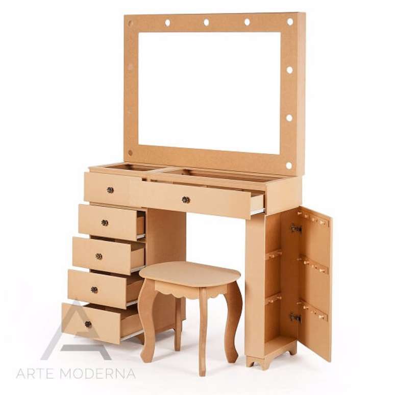 20. Modelo de penteadeira camarim mdf com 6 gavetas. Fonte: Pinterest