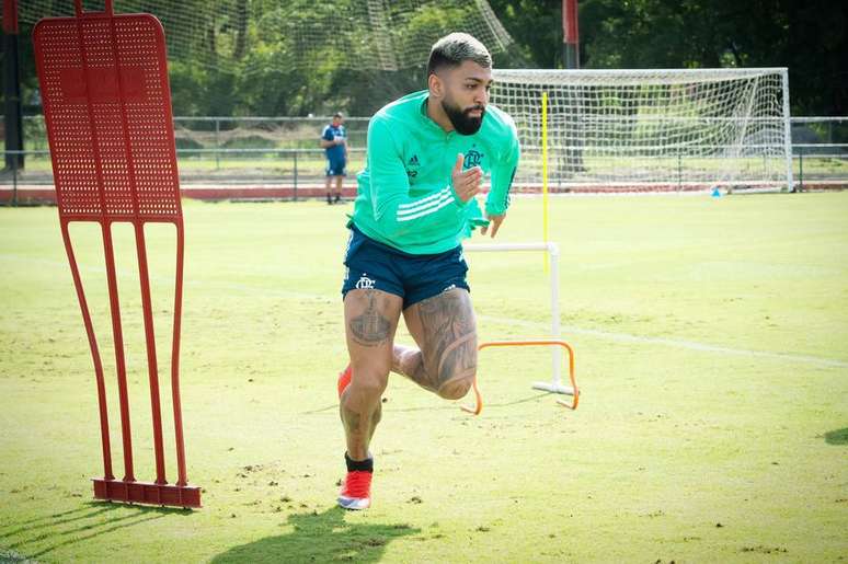 Gabriel apoia decisão do Flamengo de voltar aos treinamentos