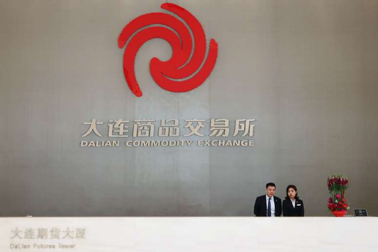 Entrada da bolsa de commodities de Dalian, China 
04/05/2018
REUTERS/Muyu Xu