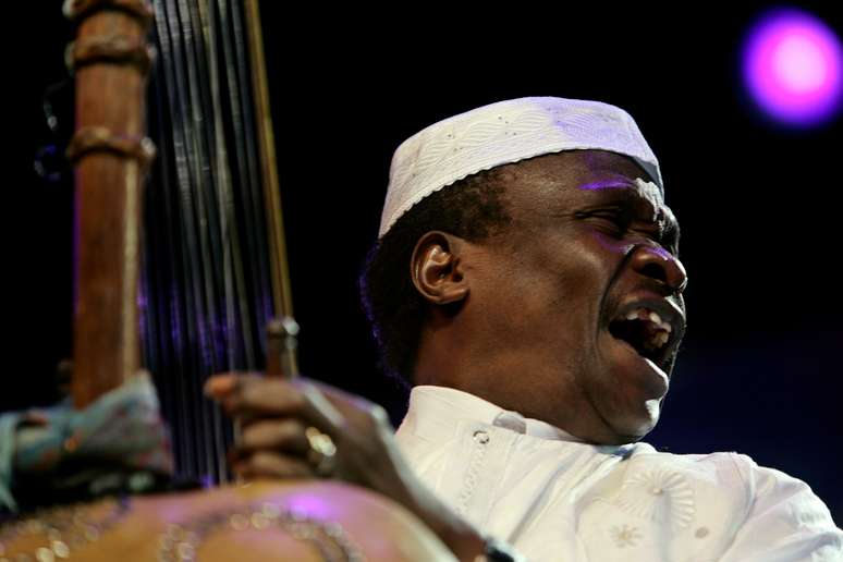 Mory Kant&eacute; durante show em festival em Rabat, Marrocos
22/07/2007 REUTERS/Rafael Marchante