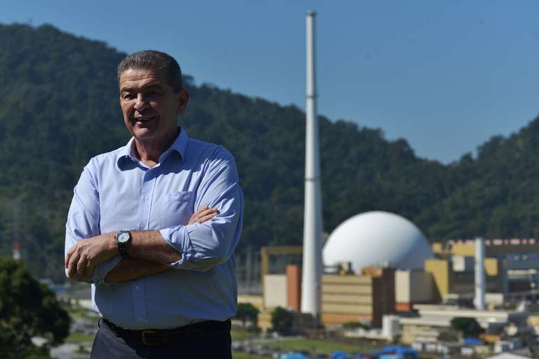 Leonam Guimarães, presidente da Eletronuclear, posa para foto em frente ao complexo de Angra dos Reis (RJ) 
01/08/2019
REUTERS/Lucas Landau