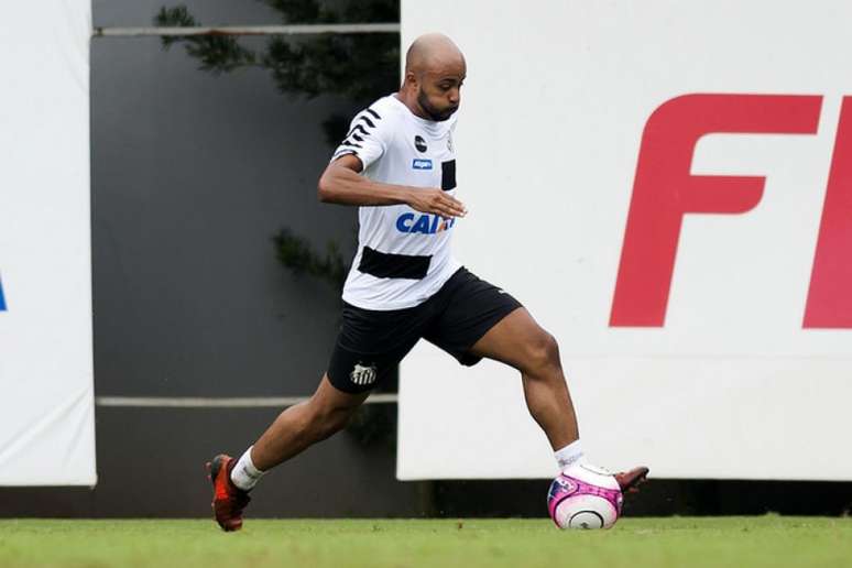 Contratado em 2017, Romário fez apenas duas partidas com a camisa do Santos (Foto: Ivan Storti/Santos)