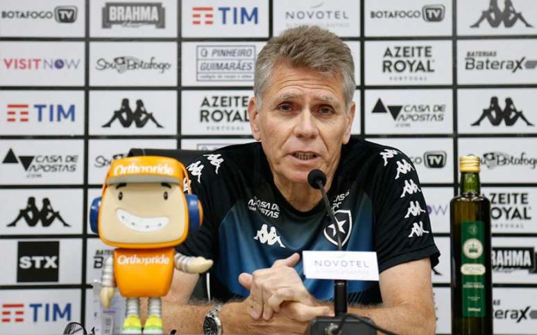 Autuori em coletiva antes da pandemia (Foto: Vitor Silva/Botafogo)