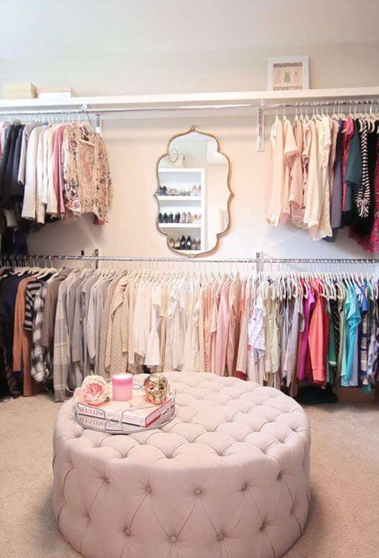 54. O puff é ótimo para o closet – Via: Pinterest