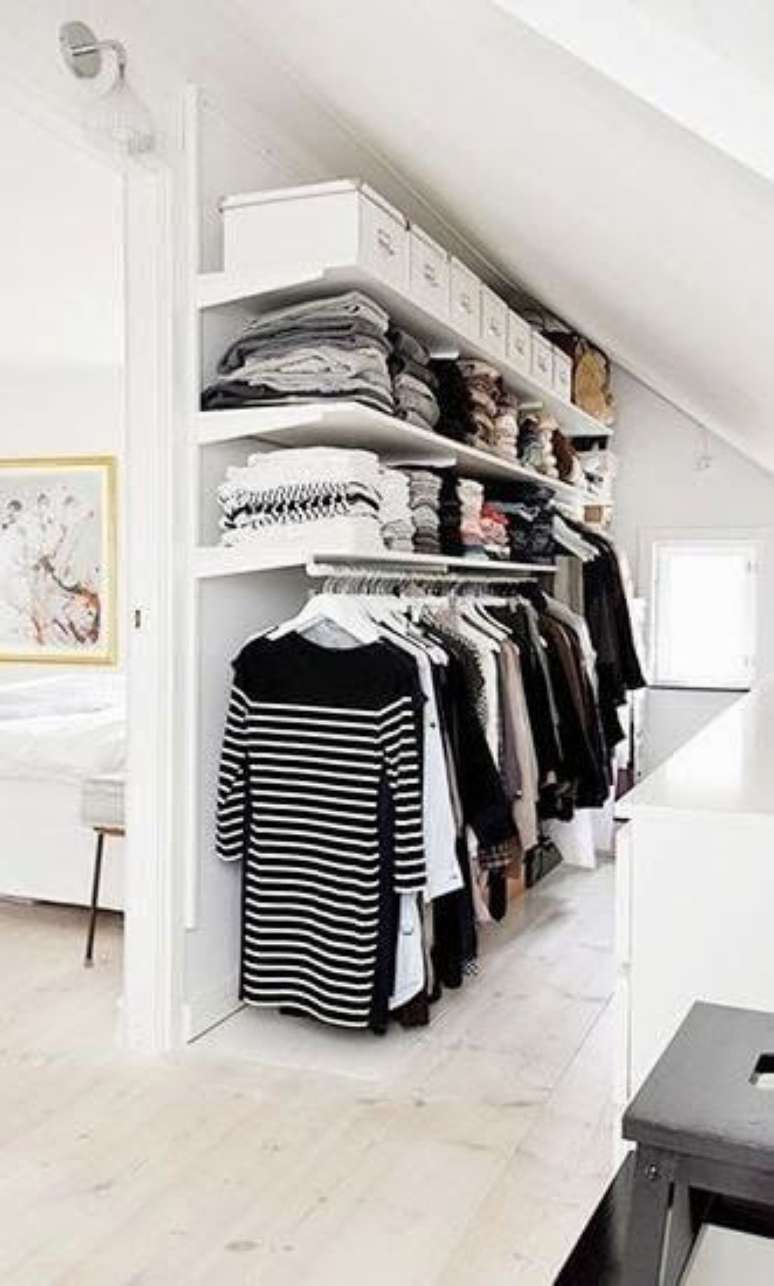 85. Escolha um cantinho do quarto para montar seu guarda roupa – Via> Pinterest