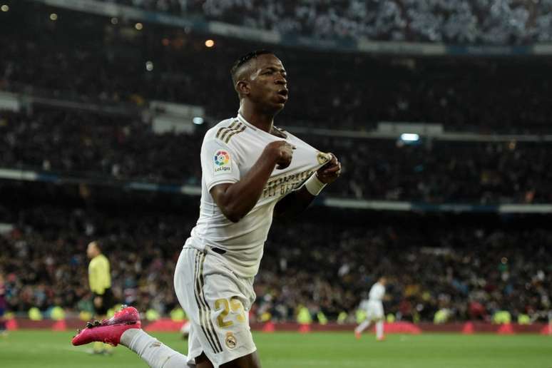 Vinícius Júnior já tem moral no Real Madrid (Foto: OSCAR DEL POZO / AFP)