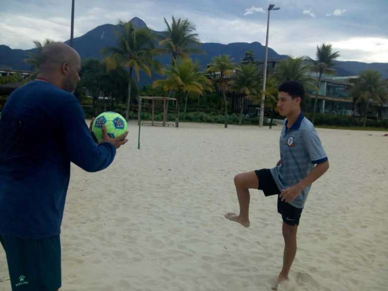 Atacante Antônio é um dos jogadores da base do Macaé que irá subir ao time A (Foto: Cassiano Carvalho/Macaé Esporte FC)