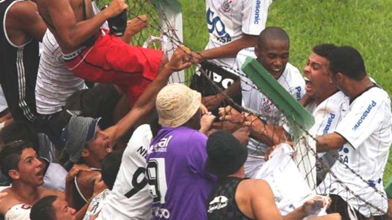 Gol de Ronaldo contra o Palmeiras é um dos que estão na lista da Corinthians TV (Foto: Agência Corinthians)