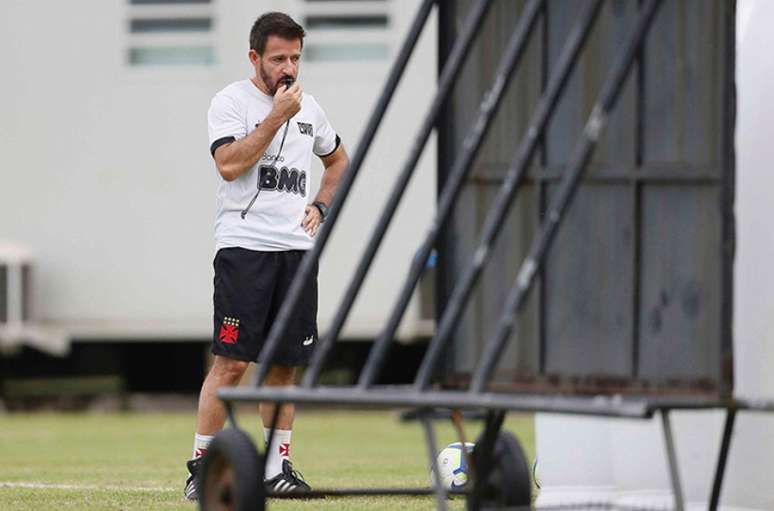 'Vejo um processo muito difícil, mas já estou conhecendo bem o elenco que temos na mão', disse Ramon Menezes (Foto: Rafael Ribeiro/Vasco)