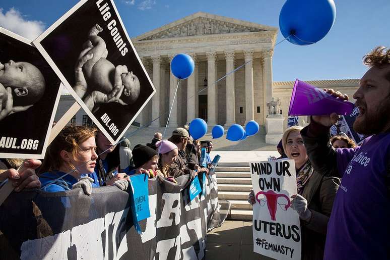 Protestos a favor e contra o aborto se intensificaram nos últimos anos nos Estados Unidos