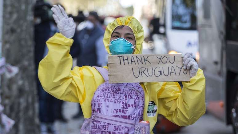 Uruguai permitiu que embarcação com contaminados por coronavírus, que foi rejeitada por outros países, ancorasse no país