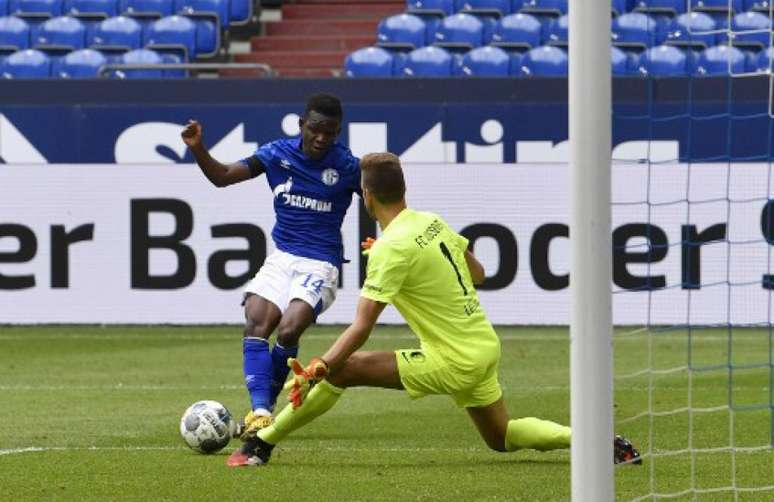 Matondo, de apenas 19 anos, é observado por Real Madrid (Martin Meissner / POOL / AFP)