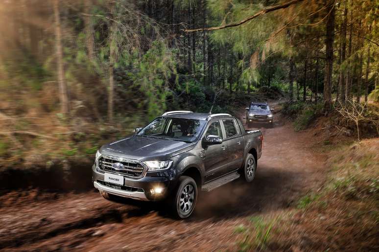 Ford Ranger: à frente da Fiat Strada e no encalço da Toro.