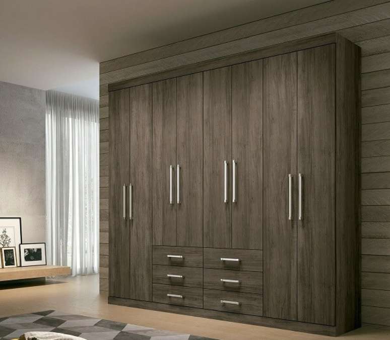 52. Modelo de guarda roupa casal 8 portas e 6 gavetas. Fonte: Pinterest