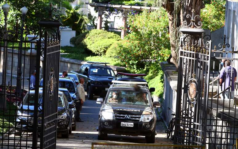 Carros da PF deixam Palácio Laranjeiras, residência oficial do governador do Rio de Janeiro, Wilson Witzel
26/05/2020
REUTERS/Pilar Olivares