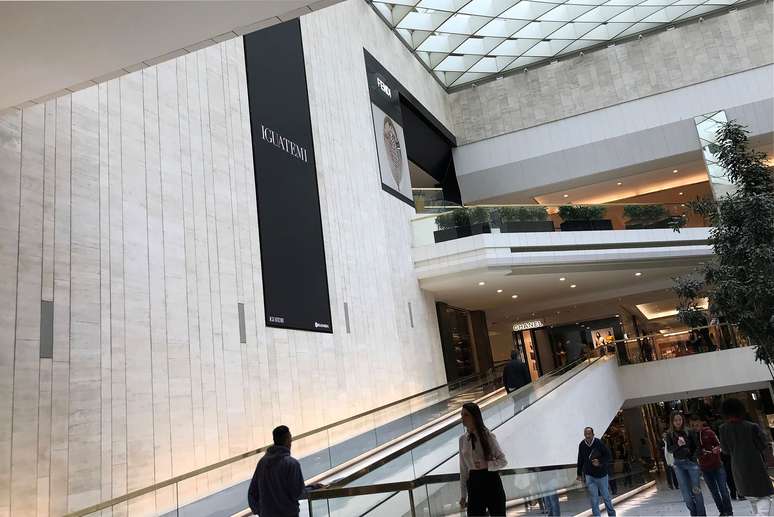 Pessoas circulam em shopping em S&atilde;o Paulo. 16/8/2018. REUTERS/Nacho Doce