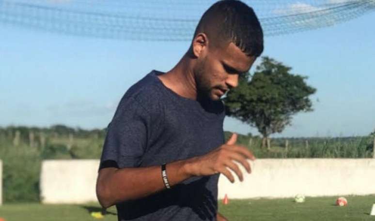 Zé Vitor vem treinando em sua cidade, na Paraíba, durante a pandemia (Foto: Divulgação/assessoria do jogador)