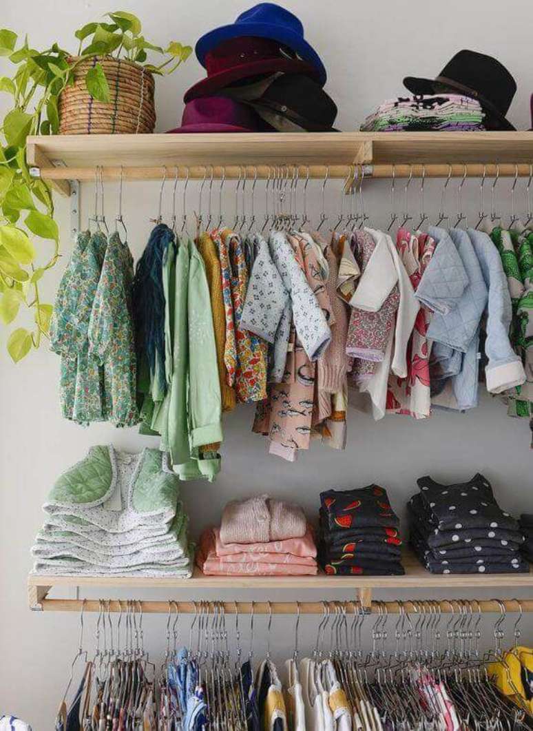 52. Guarda roupa infantil estilo closet com módulos – via: Pinterest