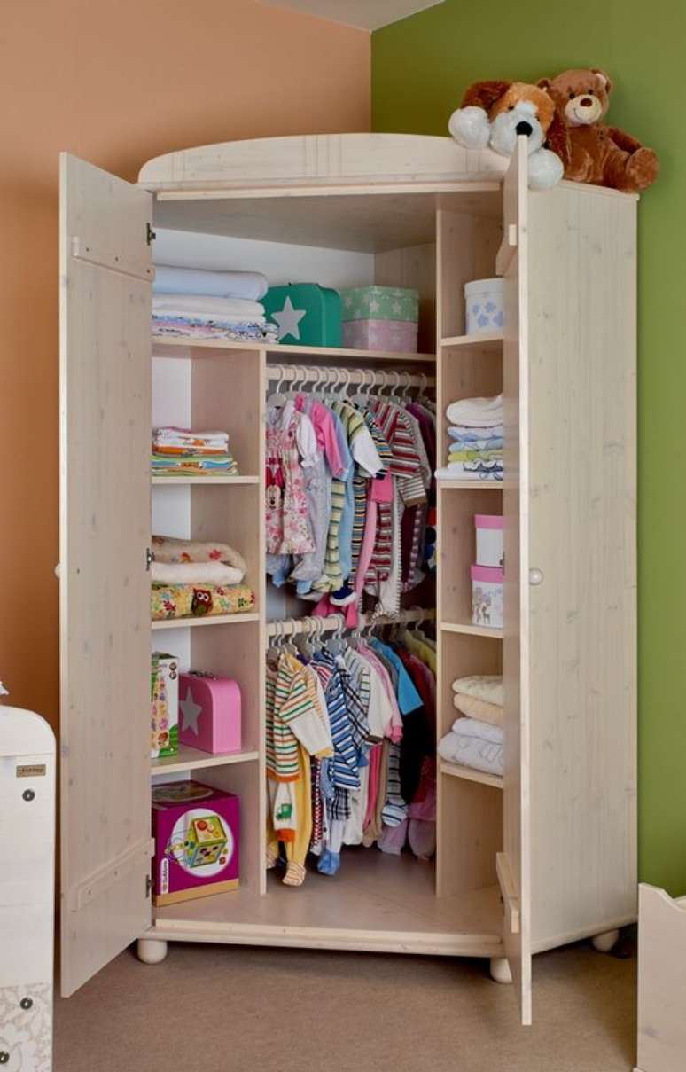 1. Guarda roupa infantil mdf de canto – Via: Pinterest