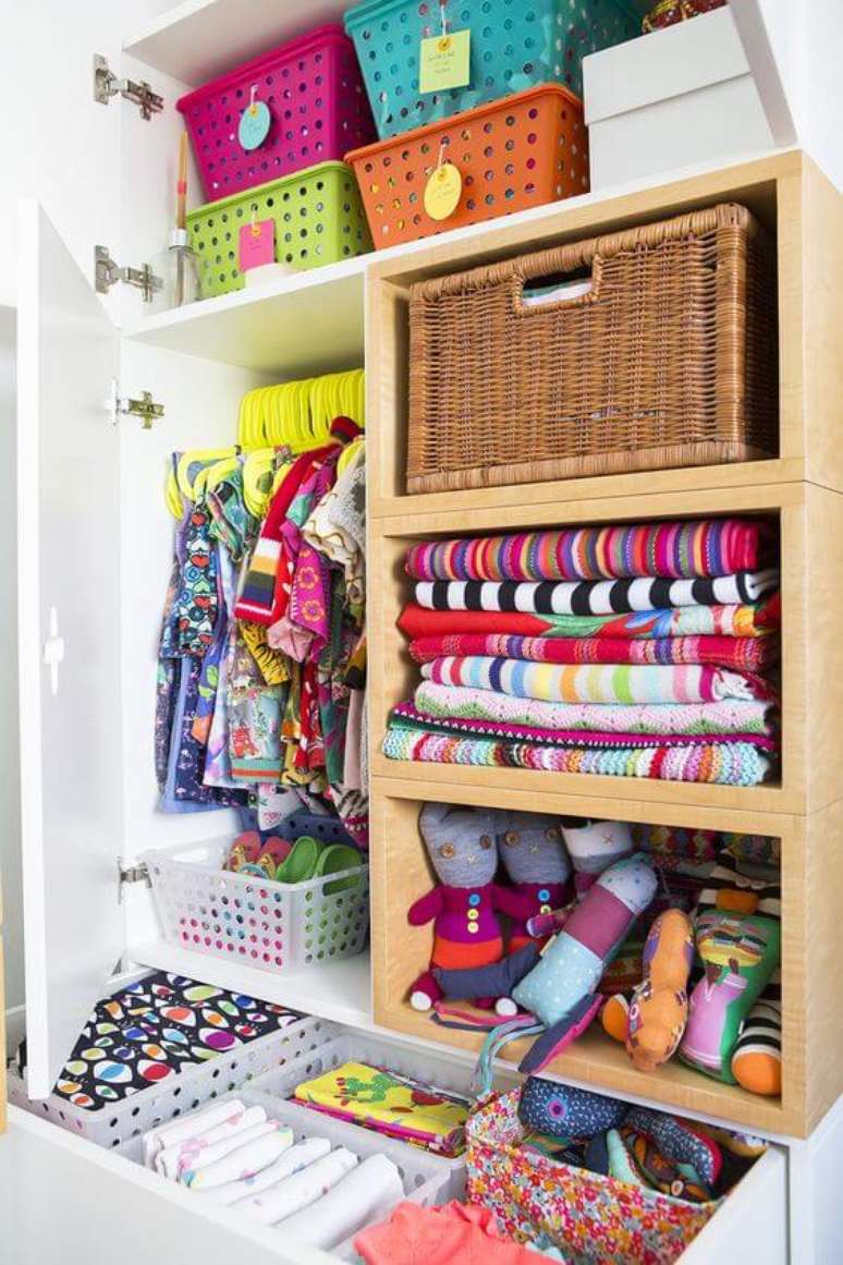 12. Aprenda como organizar guarda roupa infantil – Via: Pinterest