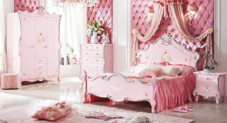 61. Guarda roupa infantil rosa e branco – Via: Pinterest