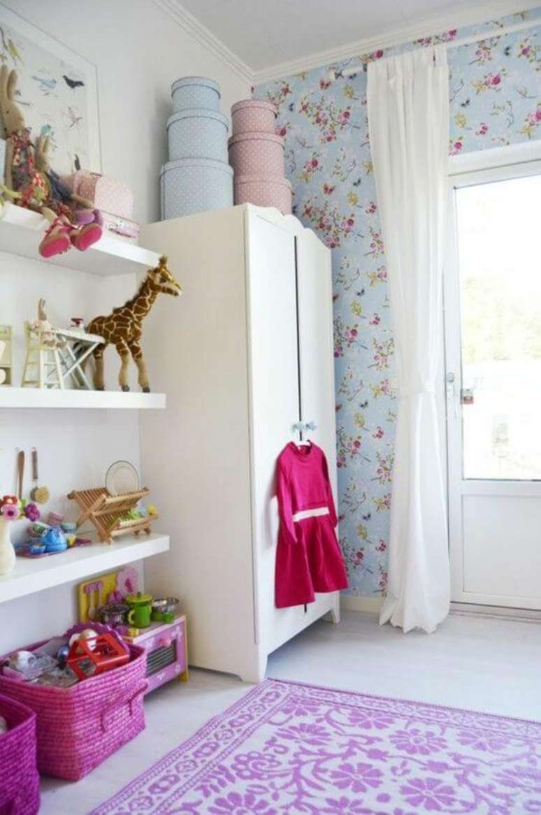 66. Quarto com guarda roupa infantil pequeno – Via: Pinterest