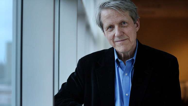 Shiller dice que habitualmente las situaciones de guerra tienden a unir a la gente.