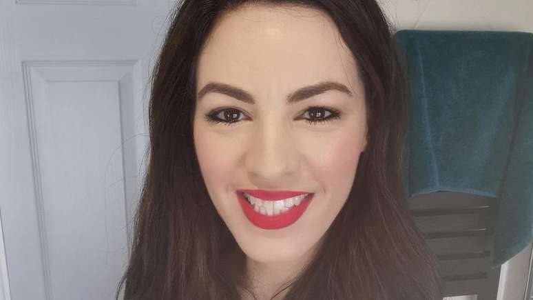 Fizz Izagaren diz que se sente isolada quando todos ao seu redor est&atilde;o usando uma m&aacute;scara padr&atilde;o.