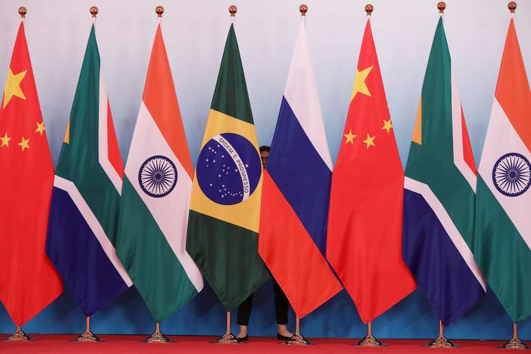 Bandeiras do Brasil, R&uacute;ssia, China, &Aacute;frica do Sul e &Iacute;ndia, os Brics, em c&uacute;pula na prov&iacute;ncia de Fujian, na China
04/09/2017
REUTERS/Wu Hong/Pool