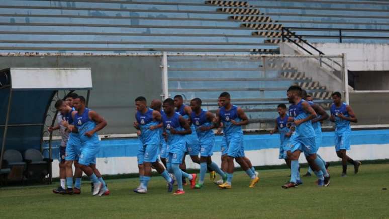 Elenco do Macaé durante pré-temporada, em janeiro (Foto: Vanderlei Corrêa)