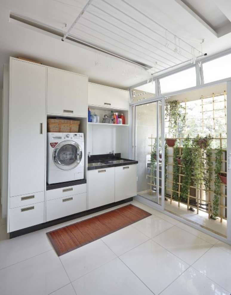 3. Como instalar varal de teto com manivela para deixar pr&aacute;tico no dia a dia &ndash; Via: Pinterest