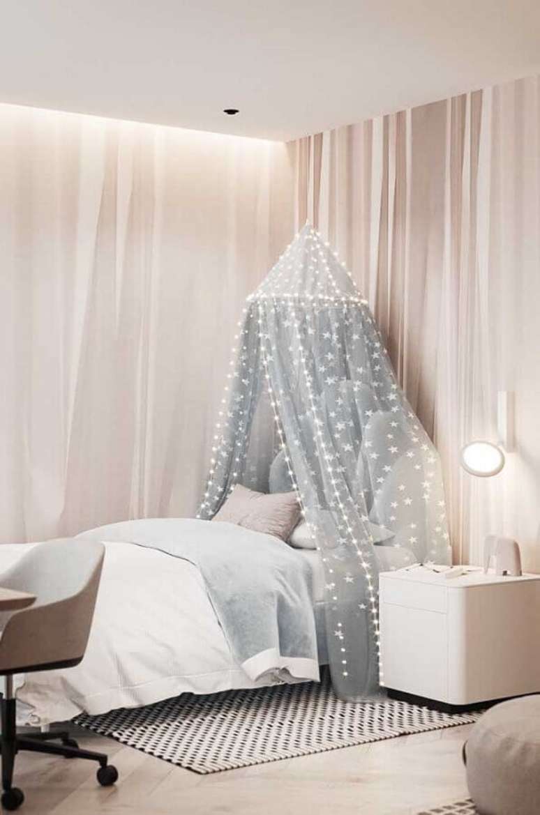 21. O dossel é perfeito para quartos bonitos femininos com um toque mais romântico – Foto: Pinterest