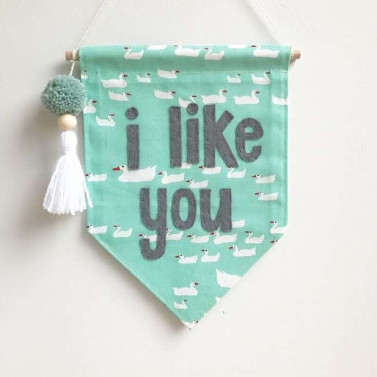 16. Modelo de flamula feita com retalhos de tecidos para decorar quarto de beb&ecirc; &ndash; Foto: Little O and Co