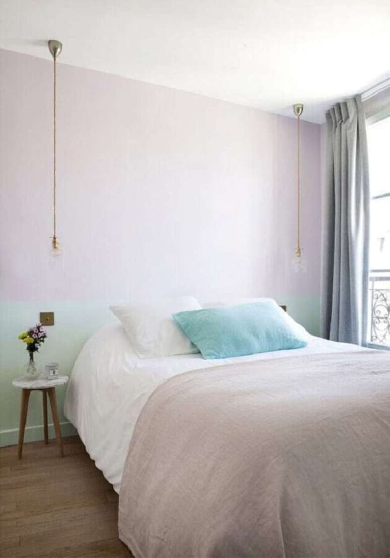45. Decoração minimalista para quarto de casal simples e bonito – Foto: Homedit