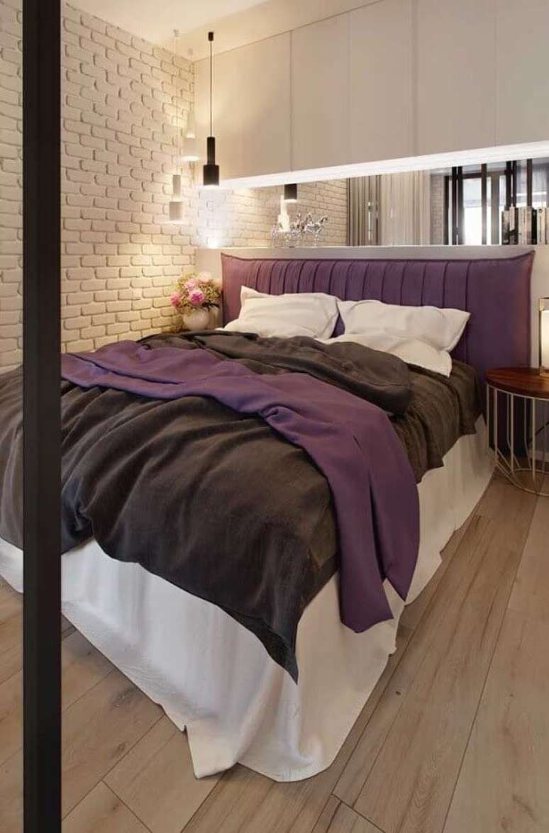 47. A cabeceira de cama estofada garante maior conforto na decoração de quartos bonitos – Foto: Archello