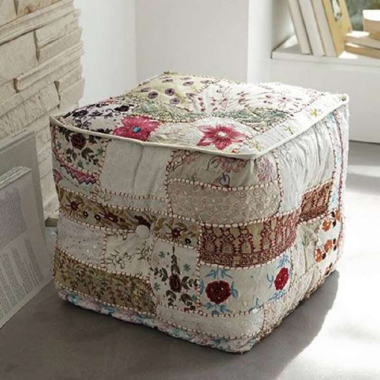 25. Retalhos de tecidos para puff quadrado &ndash; Foto: Pinterest