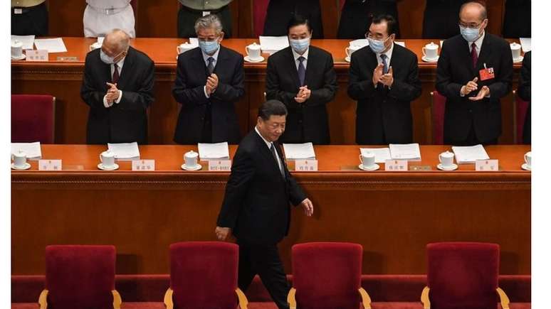 Xi Jinping é o líder mais poderoso da China em décadas