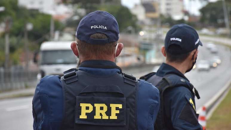 Fontes disseram &agrave; reportagem que n&iacute;vel de censura na comunica&ccedil;&atilde;o da PRF &eacute; in&eacute;dito