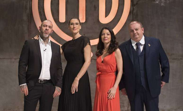 Henrique Fogaça, Paola Carosella, Ana Paula Padrão e Erick Jacquin: jurados e apresentadora do 'MasterChef - A Revanche'.